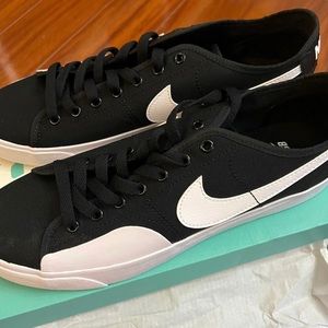 Nike SB Blazer Court Size 8.5 Brand New with Box